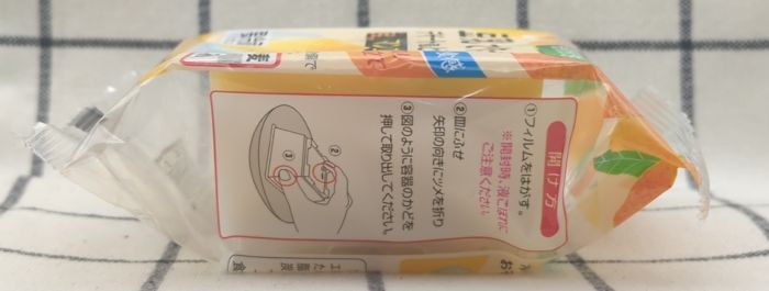 商品（マンゴー味）の右側面を撮影