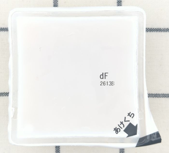 商品（プリン味）の中身を撮影（フィルムをはがす前）