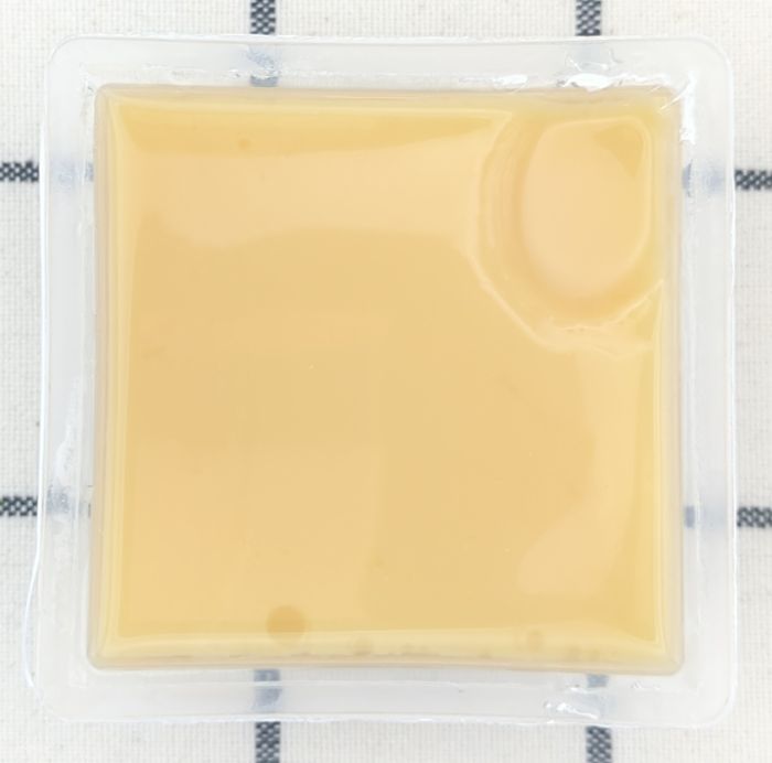 商品（プリン味）の中身を撮影（フィルムをはがした後）