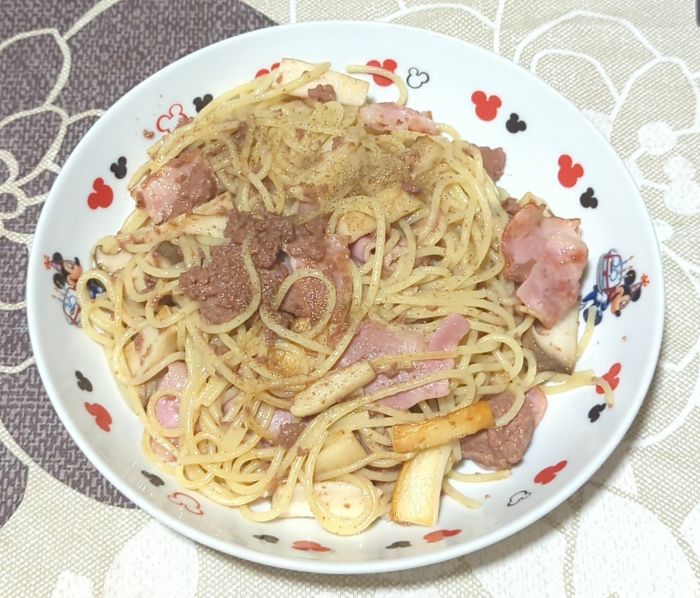 パスタと豚のレバーパテを一緒に炒めたアレンジ料理