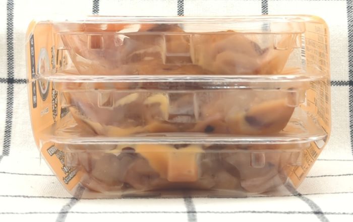 「いか塩辛」の商品を側面から撮影（３パック入り）
