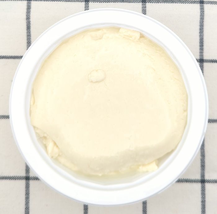 「おつまみやっこ(青じそおろしポン酢)」のパック中身(フィルムをはがした状態)
