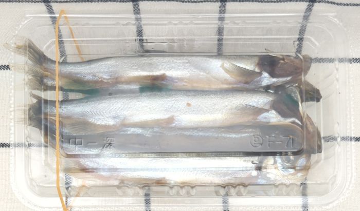 「ししゃも（醤油）」の上部（ふたを閉めた状態）