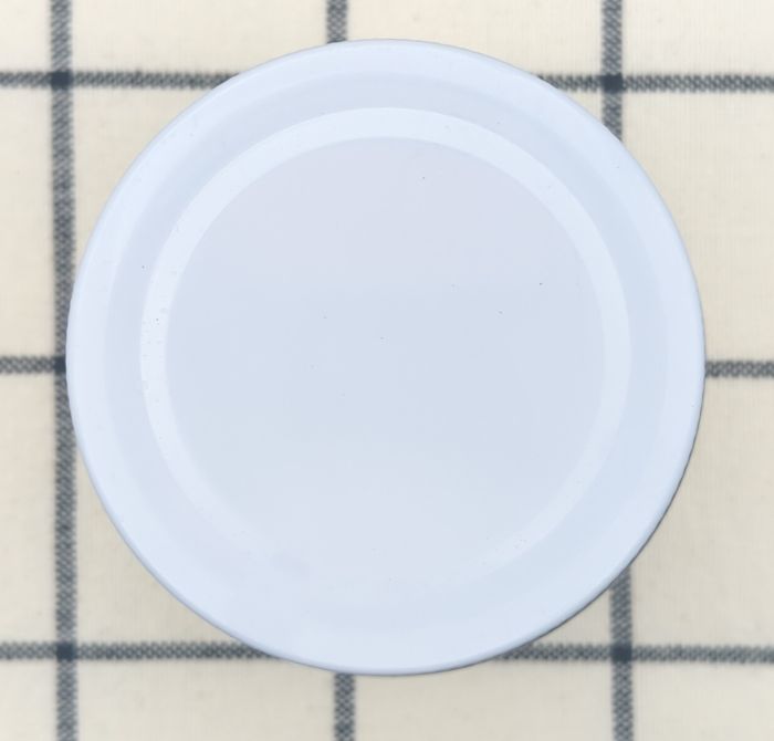 かぶせ紙を外した「巌のり」の瓶上部（フタが付いた状態）