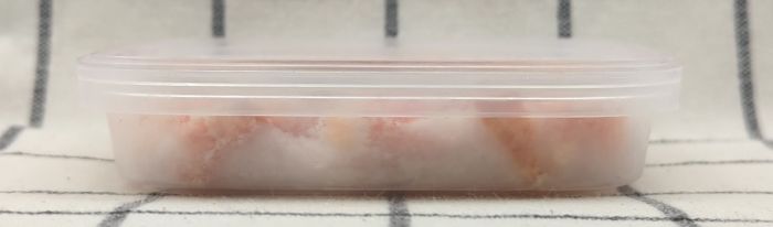 「紅鮭オリーブオイル漬け（燻製風味）」のパッケージ側面2