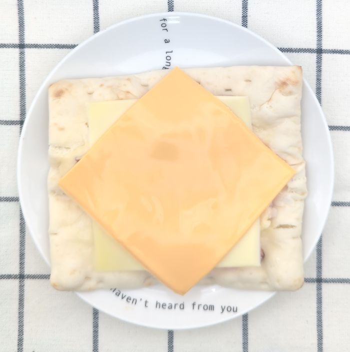 「とろけるチーズソースの包みピザ」のアレンジ