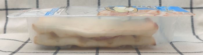 「とろけるチーズソースの包みピザ」のパッケージ側面1