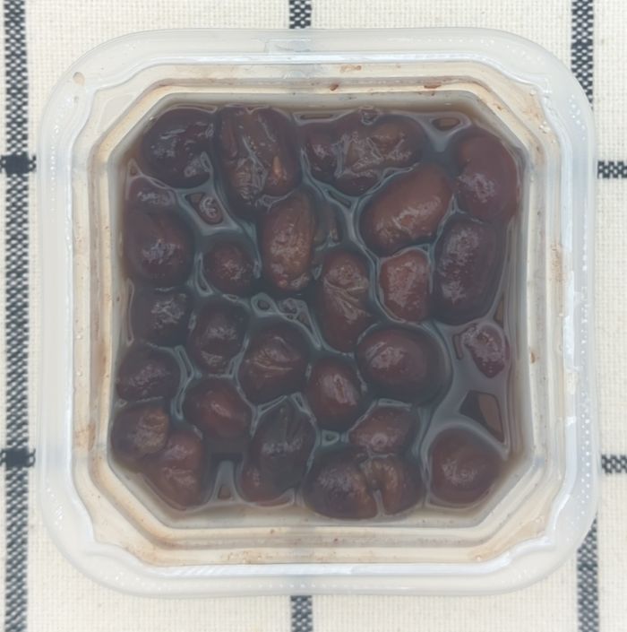 「豆小鉢　丹波大納言あずき」のパック中身（フィルムをはがした状態）