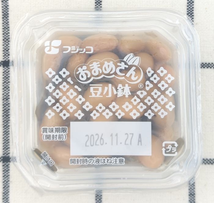 「豆小鉢　こんぶ豆」のパック上部（フィルムがある状態）